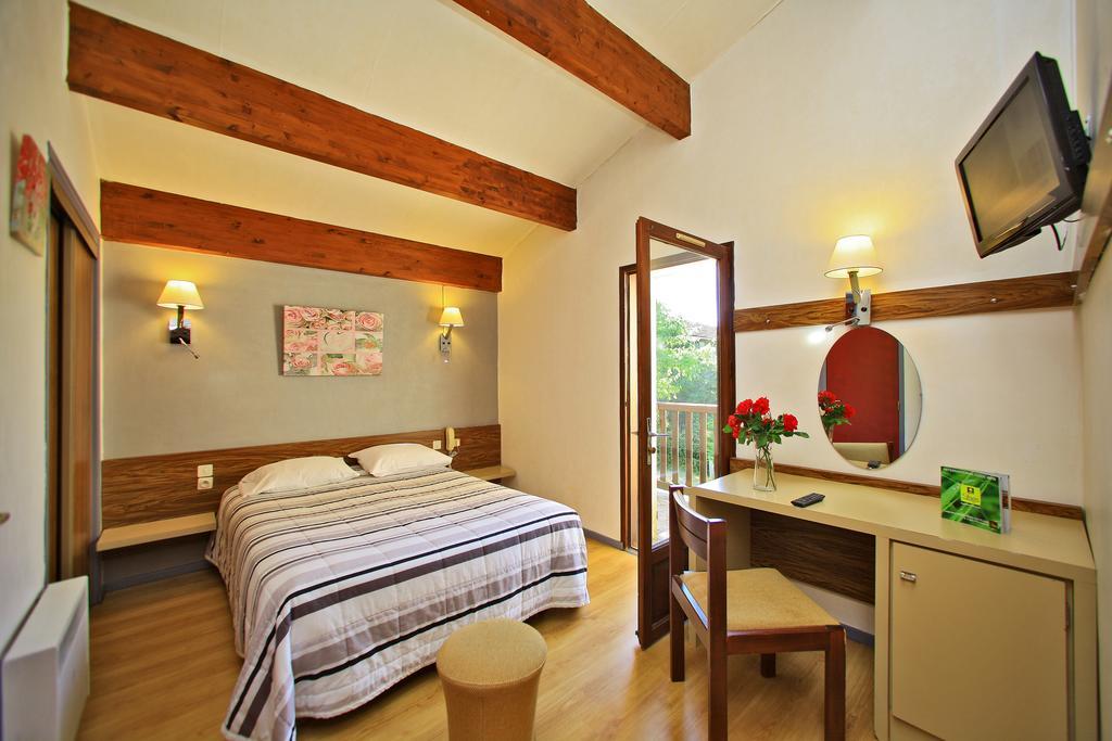 Le Clos Grand Hotel Pradines  Room photo